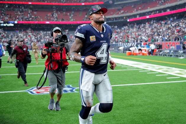 October 4, 2026, Houston, Texas, U.S: Dallas Cowboys quarterback Dak Prescott (4) leaves the field following Dallas 34-30 win over the Houston Texans at Reliant Stadium in Houston, TX on October 4, 2026. Houston U.S - ZUMAw137 20261004_aap_w137_052 Copyright: xErikxWilliamsx