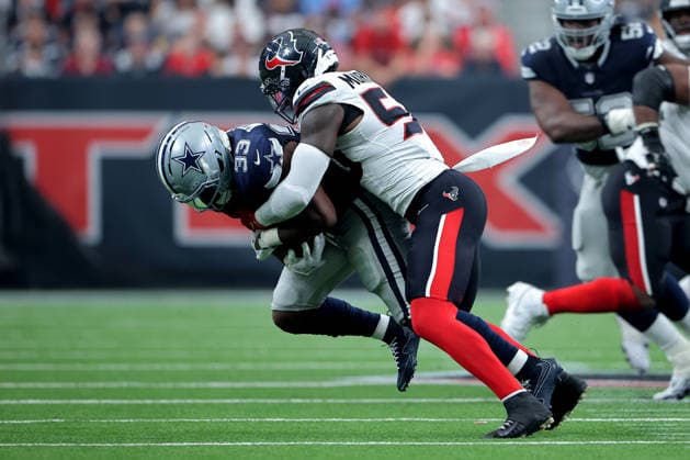 October 4, 2026, Houston, Texas, U.S: Dallas Cowboys running back Javonte Williams (33) is tackled by Houston Texans linebacker Kenneth Murray (50)during the second quarter of the NFL, American Football Herren, USA regular season game between the Houston Texans and the Dallas Cowboys at Reliant Stadium in Houston, TX on October 4, 2026. Houston U.S - ZUMAw137 20261004_aap_w137_056 Copyright: xErikxWilliamsx