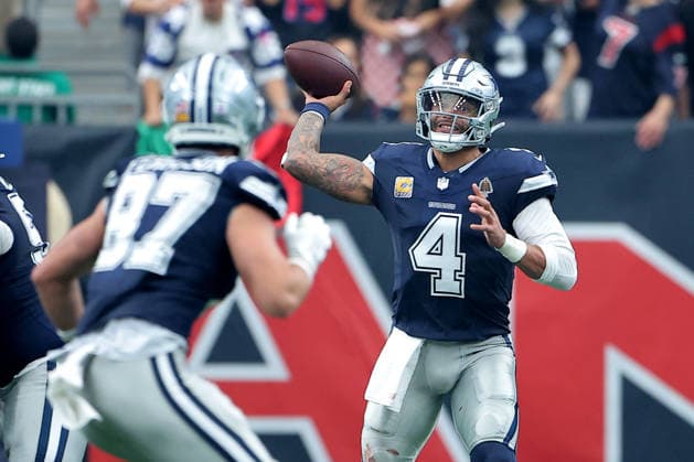 October 4, 2026, Houston, Texas, U.S: Dallas Cowboys quarterback Dak Prescott (4) reaches back to pass downfield during the fourth quarter of the NFL, American Football Herren, USA regular season game between the Houston Texans and the Dallas Cowboys at Reliant Stadium in Houston, TX on October 4, 2026. Houston U.S - ZUMAw137 20261004_aap_w137_079 Copyright: xErikxWilliamsx