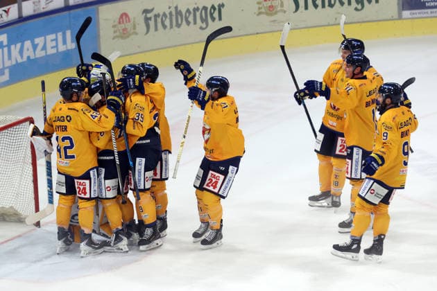Sahnpark Crimmitschau, October 4, 2026; 2026–27 Season; Ice Hockey; 2nd Bundesliga; Regular Season; Game 6; Saxony Ice Arena; Saxony Derby; Eispiraten vs. Lausitzer Füchse; The Lausitzer Füchse celebrate after their derby victory against Crimmitschau Crimmitschau Saxony Germany
