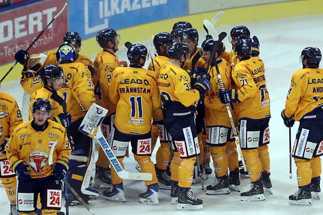 Sahnpark Crimmitschau, October 4, 2026; 2026–27 Season; Ice Hockey; 2nd Bundesliga; Regular Season; Game 6; Saxony Ice Arena; Saxony Derby; Eispiraten vs. Lausitzer Füchse; The Lausitzer Füchse celebrate after their derby victory against Crimmitschau Crimmitschau Saxony Germany