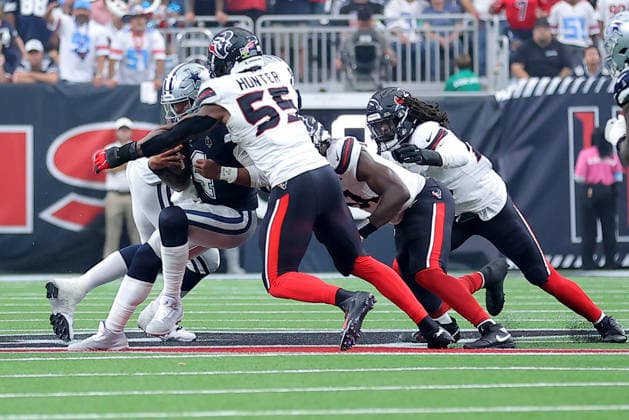 October 4, 2026, Houston, Texas, U.S: Houston Texans defensive end Danielle Hunter (55) sacks Dallas Cowboys quarterback Dak Prescott (4) during the second quarter of the NFL, American Football Herren, USA regular season game between the Houston Texans and the Dallas Cowboys at Reliant Stadium in Houston, TX on October 4, 2026. Houston U.S - ZUMAw137 20261004_aap_w137_100 Copyright: xErikxWilliamsx