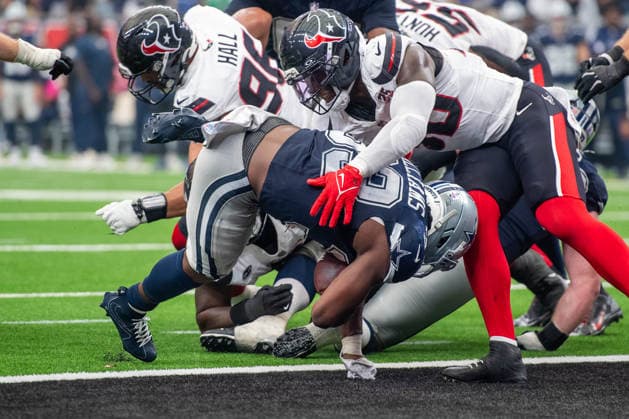 October 4, 2026: Dallas Cowboys running back Javonte Williams (33) scores a touchdown during a game between the Dallas Cowboys and the Houston Texans in Houston, TX. .. CSM - ZUMAc04_ 20261004_zma_c04_119 Copyright: xTraskxSmithx