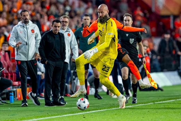 EINDHOVEN l Serbia goalkeeper Vanja Milinkovic Savic and Netherlands forward Crysencio Summerville during the UEFA Nations League match between the Netherlands and Serbia at Philips Stadion on October 4, 2026, in Eindhoven, Netherlands. Photo by DeFodi Images