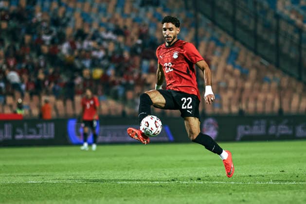Cairo Egypt South Africa Match Omar Marmoush controls the ball in mid-air at Cairo International Stadium in Cairo, Egypt on October 4, 2026. The International Friendly, Länderspiel, Nationalmannschaft match serves as preparation for both national teams ahead of upcoming regional and continental football competitions. Cairo Cairo Egypt Copyright: xMostafaxElxShahatx
