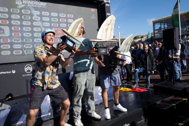 PWA Citroën World Windsurfing Tour Sylt 2026 Day 9 Award Ceremonies: Slalom Foil Men and Freestyle Men Sylt Westerland, October 4, 2026 Balz Müller, Freestyle Men, Switzerland, SUI 21 Lennert Neubauer, Freestyle Men, Greece, GRE 734 Yentel Caers, Freestyle Men, Belgium, B 16 PWA Citroën World Windsurfing Tour Sylt 2026 Day 9 Award Ceremonies for Slalom Foil Men and Freestyle Men on October 4, 2026, in front of Brandenburger Beach, motorboat on Sylt, Westerland, Germany Copyright: xBEAUTIFULxSPORTS AndreasxDickx