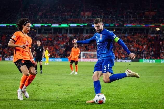 EINDHOVEN - (lr) Gjivai ZechiÃ«l of the Netherlands and Strahinja Pavlovic of Serbia during the UEFA Nations League match between the Netherlands and Serbia at the Philips Stadium on 4 October 2026 in Eindhoven, the Netherlands. SONNY LENSEN ANP xVIxANPxSportx xxANPxIVx 571537385 originalFilename: 571537385.jpg