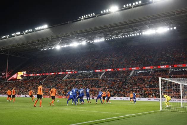 EINDHOVEN - Teun Koopmeiners of the Netherlands takes a free kick during the UEFA Nations League match between the Netherlands and Serbia at the Philips Stadium on October 4, 2026 in Eindhoven, the Netherlands. MAURICE VAN STEEN ANP UEFA Nations League 2026 27 xVIxANPxSportx xMauricexvanxSteenxIVx 571537903 originalFilename: 571537903