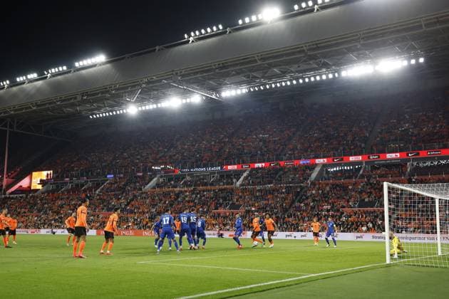 EINDHOVEN - Teun Koopmeiners of the Netherlands takes a free kick during the UEFA Nations League match between the Netherlands and Serbia at the Philips Stadium on October 4, 2026 in Eindhoven, the Netherlands. MAURICE VAN STEEN ANP UEFA Nations League 2026 27 xVIxANPxSportx xMauricexvanxSteenxIVx 571537909 originalFilename: 571537909