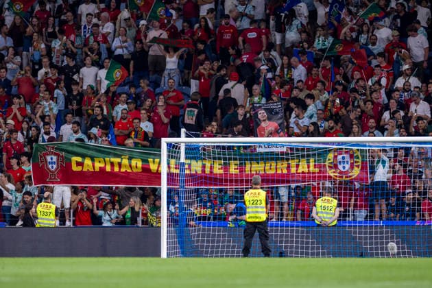 October 4, 2026, Porto, Porto, Portugal: PORTO, 04 OCTOBER - Portuguese supporters showing up a message to Cristiano Ronaldo during the Portugal x Norway match for the UEFA Nations League 2026 at Estadio do Dragao on October 04, 2026 Porto Portugal - ZUMAl192 20261004_zsp_l192_012 Copyright: xMiguelxLemosx