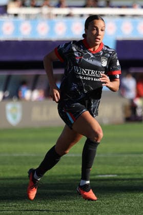 EVANSTON, USA - October 4: Mallory Swanson (9 Chicago Stars FC) in action during the game between the Chicago Stars FC and Denver Summit FC at Northwestern Medicine Field at Martin Stadium on Sunday, October 4 in Evanston, USA Copyright: xShainaxBenhiyoun SPPx Sportspressphoto_SPR246021