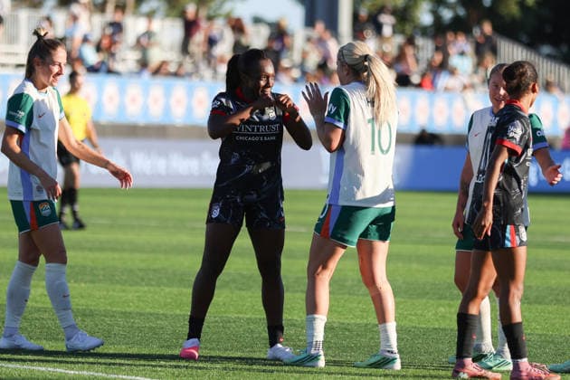 EVANSTON, USA - October 4: Michelle Alozie (5 Chicago Stars FC) and Lindsey Heaps (10 Denver Summit FC) are seen joking after the game between the Chicago Stars FC and Denver Summit FC at Northwestern Medicine Field at Martin Stadium on Sunday, October 4 in Evanston, USA Copyright: xShainaxBenhiyoun SPPx Sportspressphoto_SPR246033