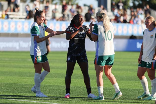 EVANSTON, USA - October 4: Michelle Alozie (5 Chicago Stars FC) and Lindsey Heaps (10 Denver Summit FC) are seen joking after the game between the Chicago Stars FC and Denver Summit FC at Northwestern Medicine Field at Martin Stadium on Sunday, October 4 in Evanston, USA Copyright: xShainaxBenhiyoun SPPx Sportspressphoto_SPR246034
