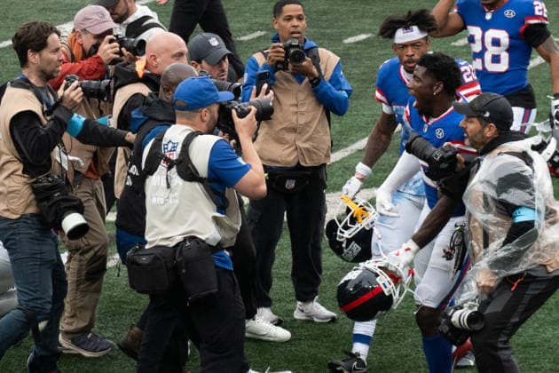 October 4, 2026, East Rutherford, New Jersey, USA: NY Giants cornerback DEONTE BANKS is surrounded by media as he celebrates his interception and runback for a touchdown to give the NY Giants the win at the end of the 4th quarter as the New York Giants defeat the Arizona Cardinals 36-24 at MetLife Stadium on October 4, 2026 in East Rutherford, New Jersey. NY Giants Defeat Arizona Cardinals 36-24 - ZUMAb148 20261004_zap_b148_001 Copyright: xBryanxSmithx