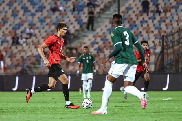 Cairo Egypt South Africa Match Egyptian forward Hamza Abdelkarim controls the ball against a South African defender at Cairo International Stadium in Cairo, Egypt on October 4, 2026. The International Friendly, Länderspiel, Nationalmannschaft match serves as preparation for both national teams ahead of upcoming regional and continental football competitions. Cairo Cairo Egypt Copyright: xMostafaxElxShahatx