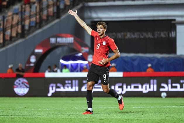 Cairo Egypt South Africa Match Egyptian forward Hamza Abdelkarim gestures with his arm raised during a match against South Africa at Cairo International Stadium in Cairo, Egypt on October 4, 2026. The International Friendly, Länderspiel, Nationalmannschaft match serves as preparation for both national teams ahead of upcoming regional and continental football competitions. Cairo Cairo Egypt Copyright: xMostafaxElxShahatx