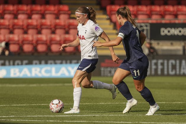 LEYTON, ENGLAND - October 04: Signe Gaupset (8) of Tottenham Hotspur on the ball during the Women’s Super League match at Brisbane Road Stadium, Leyton, on October 04, 2026 in London, England Copyright: xJodyxDemay-Daviesx xSPPx Sportspressphoto_SPR246194