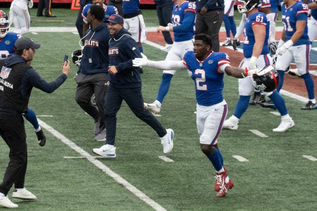October 4, 2026, East Rutherford, New Jersey, USA: NY Giants cornerback DEONTE BANKS celebrates his interception and runback for a touchdown to give the NY Giants the win at the end of the 4th quarter as the New York Giants defeat the Arizona Cardinals 36-24 at MetLife Stadium on October 4, 2026 in East Rutherford, New Jersey. East Rutherford USA - ZUMAb148 20261004_zap_b148_014 Copyright: xBryanxSmithx
