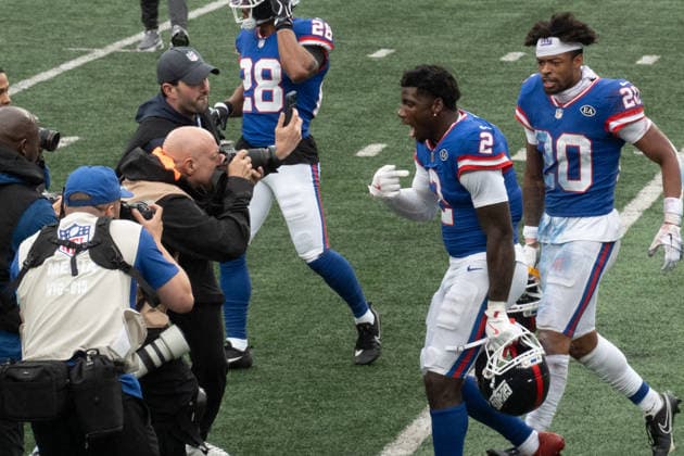 October 4, 2026, East Rutherford, New Jersey, USA: NY Giants cornerback DEONTE BANKS is surrounded by media as he celebrates his interception and runback for a touchdown to give the NY Giants the win at the end of the 4th quarter as the New York Giants defeat the Arizona Cardinals 36-24 at MetLife Stadium on October 4, 2026 in East Rutherford, New Jersey. East Rutherford USA - ZUMAb148 20261004_zap_b148_016 Copyright: xBryanxSmithx