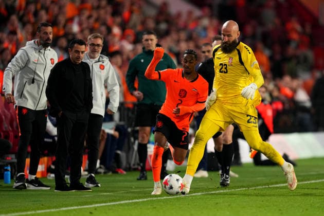 UEFA Nations League: The Netherlands v Serbia Eindhoven - Crysencio Summerville of The Netherlands duels for the ball with Goalkeeper Vanja Milinkovic-Savic of Serbia during the league phase matchday 4 competition round of the 2026 2027 UEFA Nations League season. The match is set between The Netherlands and Serbia at Philips Stadion on 4 October 2026 in Eindhoven, Netherlands. (Hero Images Yannick Verhoeven) Copyright: xYannickxVerhoevenx