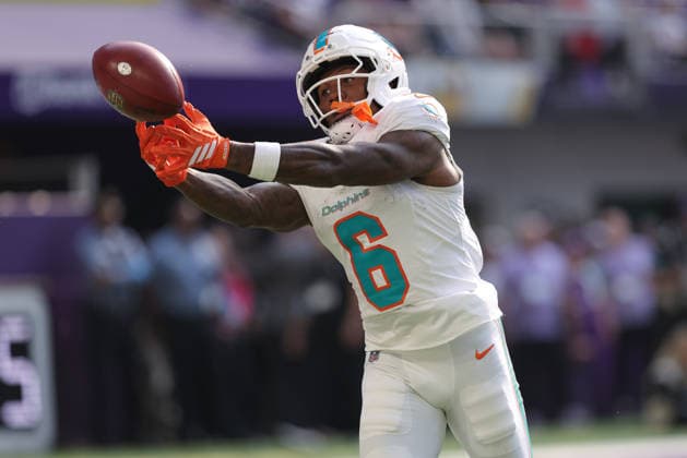 MINNEAPOLIS, MN - OCTOBER 04: Miami Dolphins wide receiver Malik Washington (6) muffs a punt during the first half of the NFL, American Football Herren, USA game between the Miami Dolphins and the Minnesota Vikings on October 4th, 2026, at U.S. Bank Stadium in Minneapolis, MN. (Photo by Bailey Hillesheim Icon Sportswire) NFL: OCT 04 Dolphins at Vikings EDITORIAL USE ONLY Icon20261004007