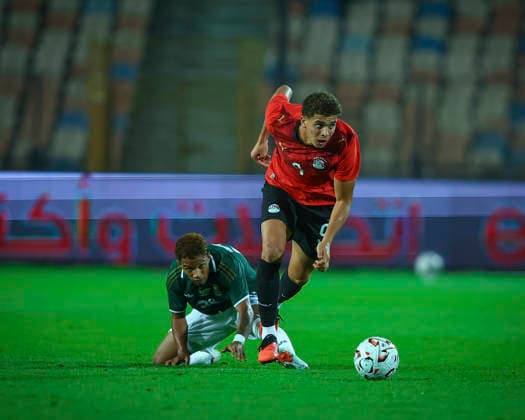 Egypt v South Africa - International Friendly, Länderspiel, Nationalmannschaft Hamza Abdel Karim challenges Shandre Campbell during the international friendly match between Egypt and South Africa at Cairo International Stadium, Cairo, Egypt Cairo Cairo EGYPT Copyright: xMohamedxTageldinx