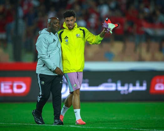 Egypt v South Africa - International Friendly, Länderspiel, Nationalmannschaft Pitso Mosimane and Ronwen Williams during the international friendly match between Egypt and South Africa at Cairo International Stadium, Cairo, Egypt Cairo Cairo EGYPT Copyright: xMohamedxTageldinx
