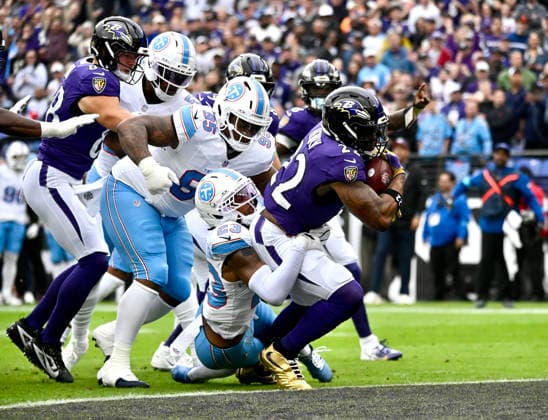 October 4, 2026, Baltimore, Maryland, USA: Baltimore Ravens running back DERRICK HENRY scores on a 5-yard touchdown against the Tennessee Titans at M&T Bank Stadium on Sunday in Baltimore. NFL, American Football Herren, USA Football 2026: Ravens 24:18 Titans  - ZUMAm67_ 20261004_zaf_m67_003 Copyright: xKennethxK.xLamx