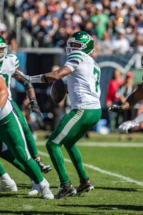 October 4, 2026: New York Jets quarterback Geno Smith (7) in action during the NFL, American Football Herren, USA game against the Chicago Bears in Chicago, IL. CSM Chicago United States of America - ZUMAc04_ 20261004_zma_c04_264 Copyright: xMikexWulfx