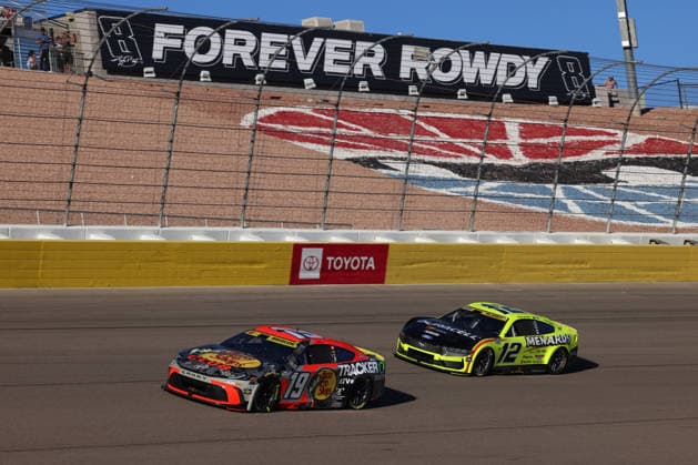 LAS VEGAS, CA - OCTOBER 04: Chase Briscoe ( 19 Joe Gibbs Racing Bass Pro Shops Toyota) leads Ryan Blaney ( 12 Team Penske Menards Duracell Ford) during the South Point 400 NASCAR, Motorsport, USA Cup Series Chase playoff race on October 4, 2026 at Las Vegas Motor Speedway in Las Vegas, NV. (Photo by Marc Sanchez LVMS Icon Sportswire) AUTO: OCT 04 NASCAR Cup Series Playoffs South Point 400 EDITORIAL USE ONLY Icon14426100425707