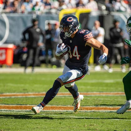 October 4, 2026: Chicago Bears Colston Loveland (84) runs with the ball during the NFL, American Football Herren, USA game against the New York Jets in Chicago, IL. CSM Chicago United States of America - ZUMAc04_ 20261004_zma_c04_250 Copyright: xMikexWulfx