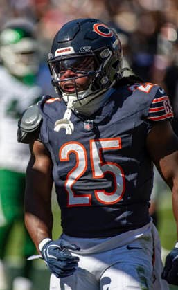 October 4, 2026: Chicago Bears Kyle Monangai (25) celebrates a touchdown during the NFL, American Football Herren, USA game against the New York Jets in Chicago, IL. CSM NFL 2026: Jets Vs Bears OCT 04  - ZUMAc04_ 20261004_zma_c04_271 Copyright: xMikexWulfx