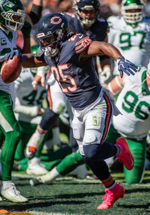 October 4, 2026: Chicago Bears Kyle Monangai (25) celebrates a touchdown during the NFL, American Football Herren, USA game against the New York Jets in Chicago, IL. CSM NFL 2026: Jets Vs Bears OCT 04  - ZUMAc04_ 20261004_zma_c04_274 Copyright: xMikexWulfx