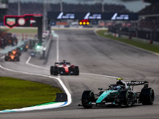 KUALA LUMPUR, MALAYSIA - OCTOBER 04: Andrea Kimi Antonelli of Italy driving the (12) Mercedes AMG PETRONAS F1 Team F1 W17 during the race of the FIA Formula 1 Grand Prix of Bahrain in Malaysia at the Sepang Circuit on October 04, 2026 in Kuala Lumpur, Malaysia. (Photo by Qian Jun SPP-Paddocker) Copyright: xQianxJun SPP-Paddockerx Sportspressphoto_SPR246476