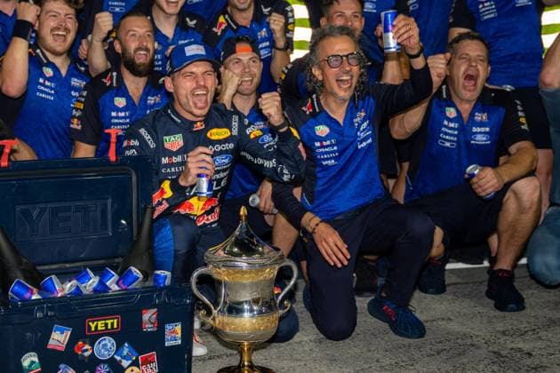F1 2026: (Celebrations) Bahrain Grand Prix in Malaysia, Kuala Lumpur 04 Oct 2026 Max Verstappen (NLD) (Oracle Red Bull Racing) and Laurent Mekies celebrate the win after the race of the Formula 1 Bahrain Grand Prix In Malaysia 2026 at the Sepang International Circuit. Kuala Lumpur Malaysia Copyright: xLucaxMartinix xSOPAxImagesx Luca-Martini-1456238