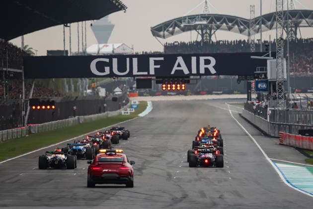 F1 - BAHRAIN GRAND PRIX IN MALAYSIA 2026 Start of the race, depart, starting grid FIA Mercedes-AMG GT 63 S 4MATIC+ Medical Car spectators, fans during the 2026 Formula 1 Bahrain Grand Prix in Malaysia, 16th round of the 2026 Formula One World Championship, WM, Weltmeisterschaft from October 2 to 4, 2026 on the Sepang International Circuit, in Sepang, Malaysia - SepangMalaysia  Copyright: xXavixBonillax