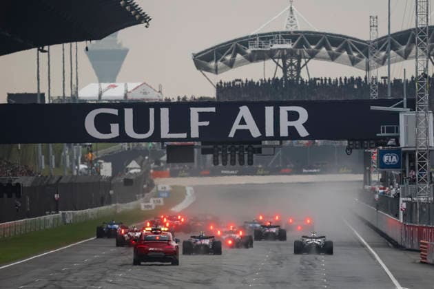 F1 - BAHRAIN GRAND PRIX IN MALAYSIA 2026 Start of the race, depart, starting grid FIA Mercedes-AMG GT 63 S 4MATIC+ Medical Car spectators, fans during the 2026 Formula 1 Bahrain Grand Prix in Malaysia, 16th round of the 2026 Formula One World Championship, WM, Weltmeisterschaft from October 2 to 4, 2026 on the Sepang International Circuit, in Sepang, Malaysia - SepangMalaysia  Copyright: xXavixBonillax