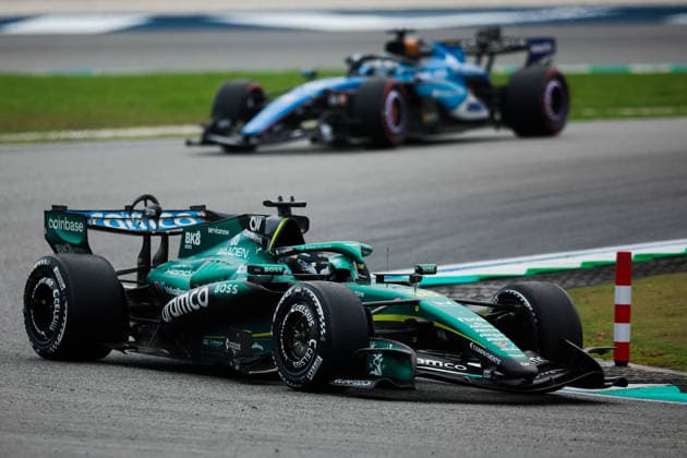 F1 - BAHRAIN GRAND PRIX IN MALAYSIA 2026 18 STROLL Lance (can), Aston Martin F1 Team AMR26, action and 23 ALBON Alexander (tha), Williams F1 Team FW48, action during the 2026 Formula 1 Bahrain Grand Prix in Malaysia, 16th round of the 2026 Formula One World Championship, WM, Weltmeisterschaft from October 2 to 4, 2026 on the Sepang International Circuit, in Sepang, Malaysia - SepangMalaysia Copyright: xEricxAlonsox
