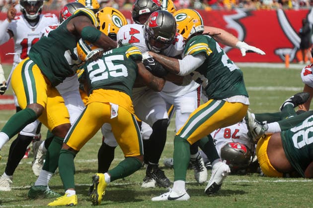 TAMPA, FL - OCTOBER 04: Tampa Bay Buccaneers Running Back Sean Tucker (44) fights into the end zone for a touchdown during the regular season game between the Green Bay Packers and the Tampa Bay Buccaneers on October 04, 2026 at Raymond James Stadium in Tampa, Florida.(Photo by Cliff Welch Icon Sportswire) NFL, American Football Herren, USA OCT 04 Packers at Buccaneers EDITORIAL USE ONLY Icon357261004032