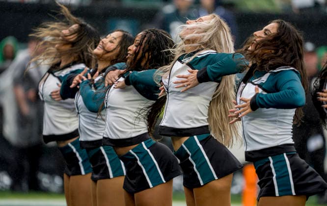 October 4, 2026, Philadelphia, Pa, USA: Oct 4, 2026; Philadelphia, PA, USA; Philadelphia Eagles cheerleaders perform during the Rams 24-20 win against the Eagles at Lincoln Financial Field. Mandatory Credit: -Cal Media Philadelphia USA - ZUMAcs17 20261004_faf_cs17_197 Copyright: xScottxSeriox