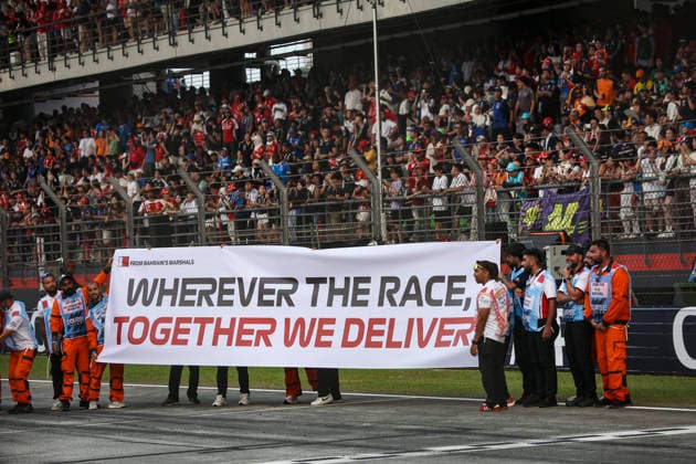 F1 - BAHRAIN GRAND PRIX IN MALAYSIA 2026 marshall, commissaire de piste, marshal, marshalls, marshals during the 2026 Formula 1 Bahrain Grand Prix in Malaysia, 16th round of the 2026 Formula One World Championship, WM, Weltmeisterschaft from October 2 to 4, 2026 on the Sepang International Circuit, in Sepang, Malaysia - SepangMalaysia  Copyright: xXavixBonillax