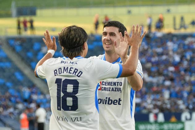 Luka Romero (L) of Cruz Azul celebrates a goal with José Paradela during a friendly match between Cruz Azul and the LA Galaxy at Dignity Health Sports Park in Los Angeles, United States, 04 October 2026. International Friendly, Länderspiel, Nationalmannschaft Cruz Azul vs LA Galaxy !ACHTUNG: NUR REDAKTIONELLE NUTZUNG!  Copyright: xÓmarxAlonsox AME3027 20261005-55021590349_1
