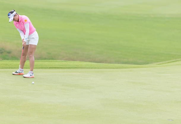 October 4, 2026, Honolulu, Hawaii, USA: JEENO THITIKUL, putts on the 16th green during the 4th round of the 2026 Lotte Championship at Hoakalei Country Club, Ewa Beach, Hawaii, USA. 2026 Lotte Championship Presented By Hoakalei  - ZUMAm310 20261004_zsp_m310_047 Copyright: xElliotxMilesx