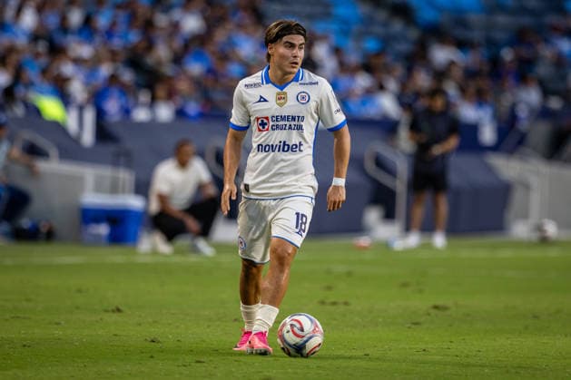 Los Angeles Galaxy v Cruz Azul Frindly Match Luka Romero 18 of Cruz Azul controls the ball during the friendly football match between Los Angeles Galaxy and Cruz Azul at Dignity Health Park. on October 4, 2026 in Carson, California. (Photo by Arturo Cordero Eyepix Group) Copyright: xArturoxCordero xEyepixxGroupx AC_04102026_198236