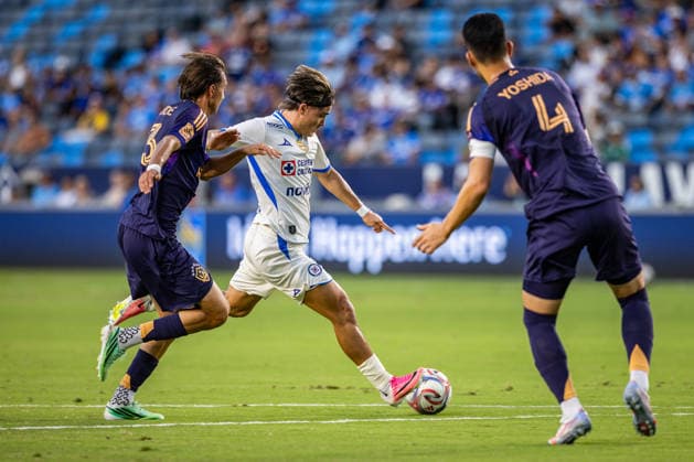 Los Angeles Galaxy v Cruz Azul Frindly Match Luka Romero 18 of Cruz Azul runs with the ball during the friendly football match between Los Angeles Galaxy and Cruz Azul at Dignity Health Park. on October 4, 2026 in Carson, California. (Photo by Arturo Cordero Eyepix Group) Copyright: xArturoxCordero xEyepixxGroupx AC_04102026_198238