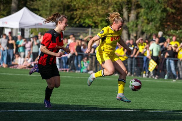 Ramona Maier (BVB) takes on Katharina Noelle Blume (Cologne), DJK Südwest Köln vs. Borussia Dortmund, Women s Regionalliga West, Matchday 7, Cologne, October 4, 2026