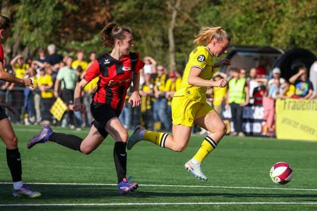 Ramona Maier (BVB) takes on Katharina Noelle Blume (Cologne), DJK Südwest Köln vs. Borussia Dortmund, Women s Regionalliga West, Matchday 7, Cologne, October 4, 2026