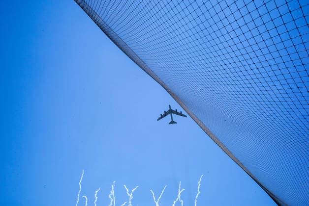 October 3, 2026, Los Angeles, California, USA: A B-52 Stratofortress conducts a flyover during the pregame ceremony honoring Lt. Col. Gabriel Estrella, who was killed in a recent B-52 crash, before NLDS Game 1 between the Los Angeles Dodgers and Atlanta Braves on Saturday, October 3, 2026, at Dodger Stadium in Los Angeles, California. . Los Angeles USA - ZUMAa60_ 20261003_zaf_a60_048 Copyright: xArmandoxArorizox USA News - October 3, 2026 - ZUMA0868 0868553126st Copyright: xIMAGO ArmandoxArorizox
