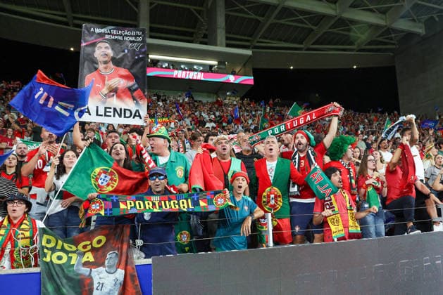 Porto, Portugal, October 4: Cristiano Ronaldo and Portuguese fans during the UEFA Nations League 2026–27 group stage Matchday 4 game between Portugal and Norway at Estádio do Dragão in Porto, Portugal Copyright: HMBxMedia JoaquimxFerreira