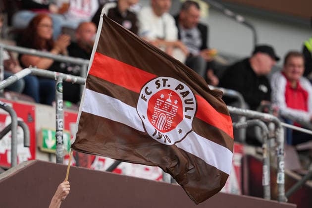 October 3, 2026, xydrx, Men s, Soccer, Friendly Match, FC St. Pauli vs. Borussia Mönchengladbach, 2026–2027 Season, At Millerntor Stadium, a flag bearing the FC St. Pauli crest is being waved. DFB regulations prohibit any use of photographs as image sequences and or quasi-video. Copyright: HMBxMedia YannisxDreimann